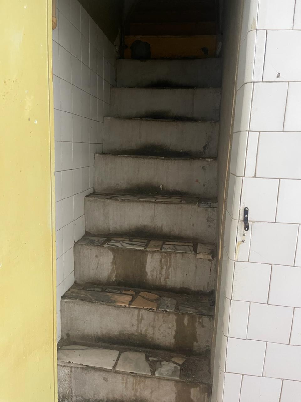 O imóvel apresentava patologias estruturais e funcionais graves.