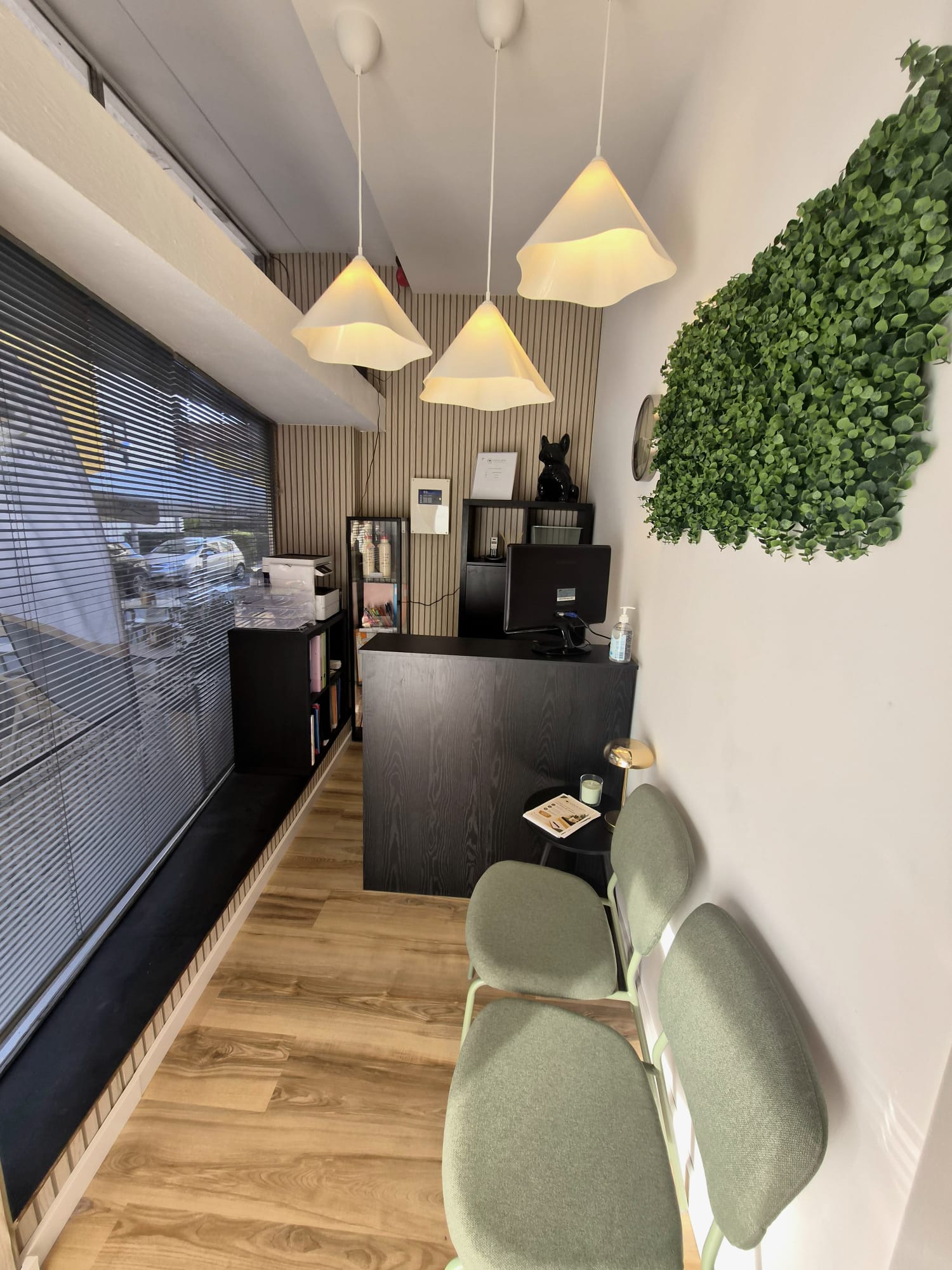 Receção e sala de espera do novo centro de explicações.
